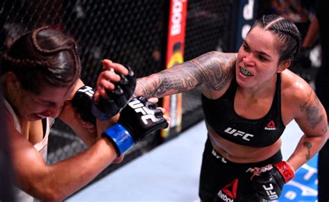 Amanda Nunes makes history in dominant UFC title defense