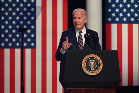 Biden campaign brings top journalists to Wilmington