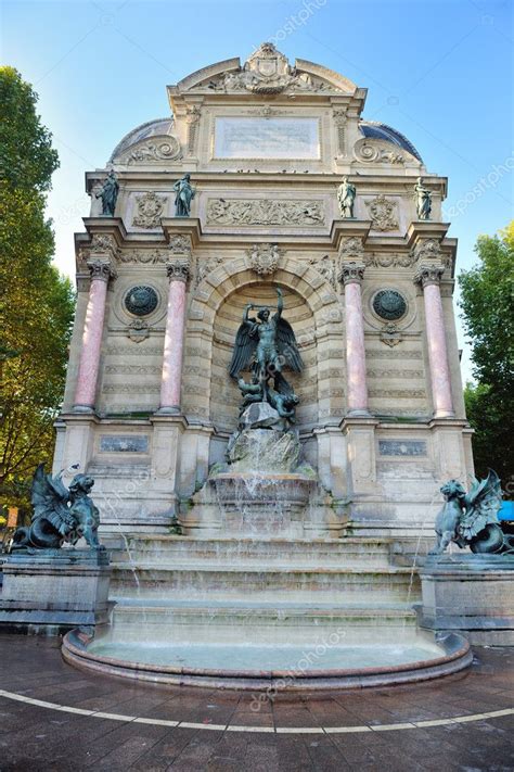 Saint Michel fountain in Paris — Stock Photo © .shock #9526421