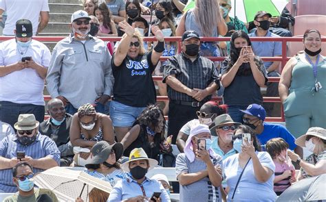 IN PICTURES: More than 400 graduate from Jordan High School • Long Beach Post News