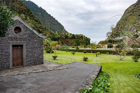 São Vicente Caves op Madeira, door lava gevormd - Reislegende.nl