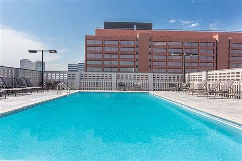 Wyndham Philadelphia Historic District Pool: Pictures & Reviews ...