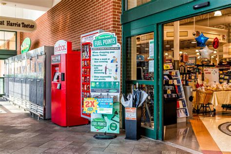 Supermarket Entrance Images – Browse 19,713 Stock Photos, Vectors, and ...