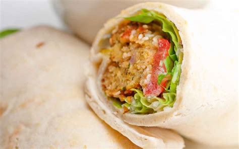 Middle Eastern Falafel & Hummus Wrap Recipe | Recette