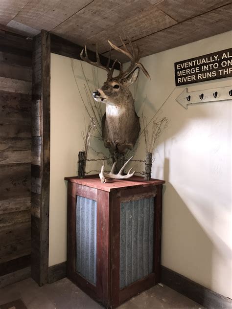 Droptine Whitetail barnwood pedestal mount | Deer mount decor, Deer head decor, Deer hunting decor