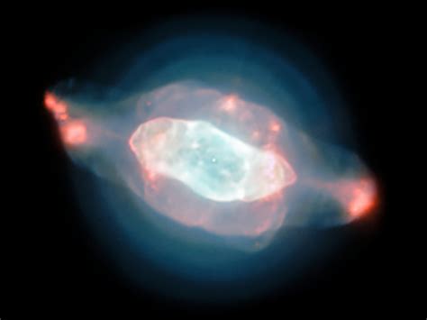 ESO’s Very Large Telescope Probes Interior of Saturn Nebula | Sci.News