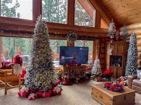 Cozy Log Cabin Christmas in the Mountains | Cabin christmas decor ...