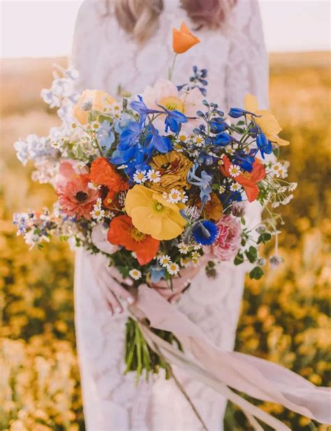 15 Fresh and Playful Poppy Wedding Bouquets