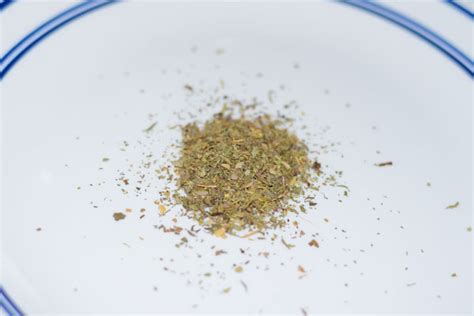 5 Thyme Substitute Options - Simple Green Moms