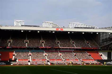 Manchester United Stadium Full - Juvxxi