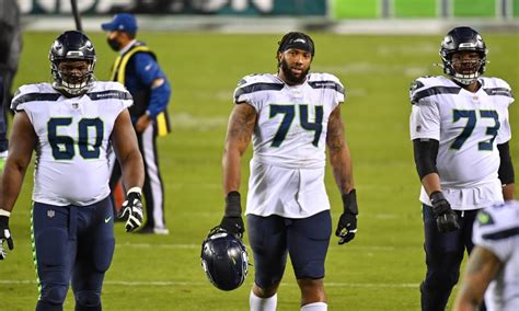 Seahawks announce 4 roster moves ahead of Monday night vs. Washington