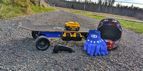 Building a DIY electric skateboard, powered by drill batteries