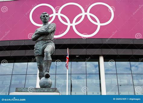 Bobby Moore Statue editorial stock image. Image of arena - 26052309