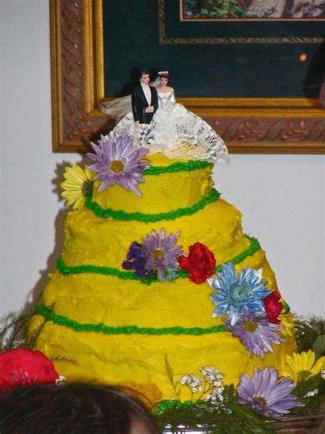 15 Cringe-Worthy Wedding Cake Fails | Wedding cake fails, Wedding cake disasters, Diy wedding cake