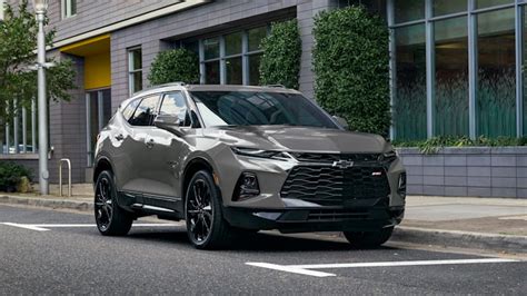 2022 Chevy Blazer drops base engine, adds bright paint options