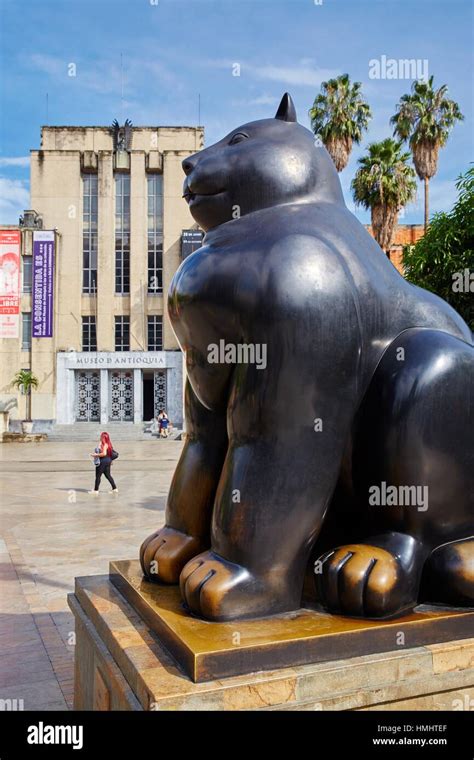 "Gato" (cat), 1993, Sculpture by Fernando Botero, Museo de Antioquia ...