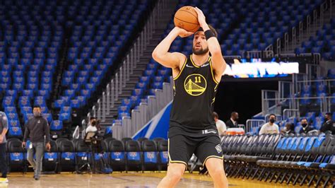 Klay Thompson injury update: Warriors star guard shoots around in full uniform before Suns game ...