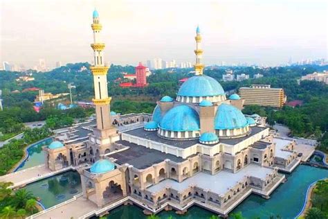 8 Masjid di Malaysia ini Punya Arsitektur yang Unik dan Indah