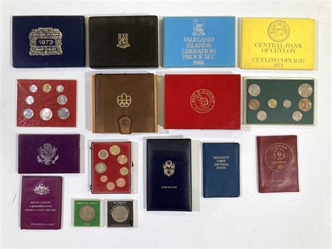 Lot 22 - COINS - PROOF SETS OF COINS.