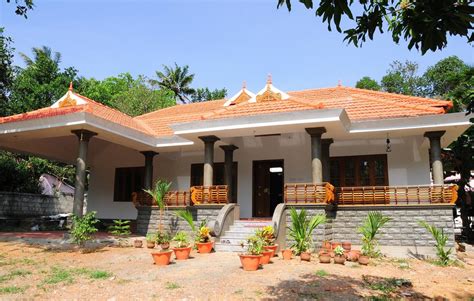 Kerala Traditional Home Design With Poomukham,Naalukettu - Home Pictures