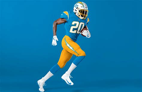 Los Angeles Chargers Unveil New Uniforms – SportsLogos.Net News