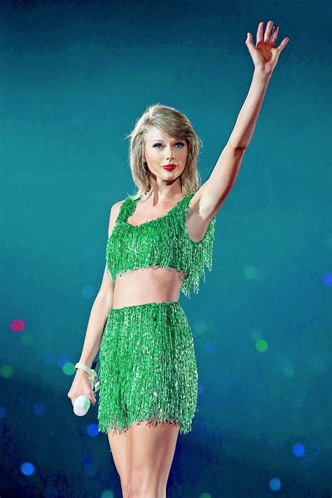 Pin by Bella Swift💕☁️ on The 1989 World Tour | Taylor swift dress, Taylor swift style, Taylor ...