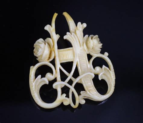 Victorian Ivory Brooch - Size 38 x 35 mm (a/f) - Brooches - Jewellery