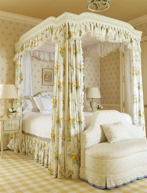 Lovely Romantic Canopy Bed Design Ideas For Your Bedroom 02 - HMDCRTN