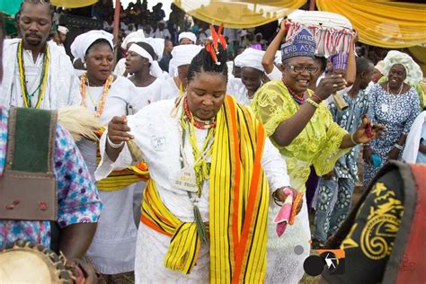 Hundreds attend Nigeria's Osun Osogbo festival to celebrate Yoruba ...