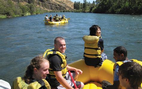 Family river rafting tours near Snoqualmie Pass