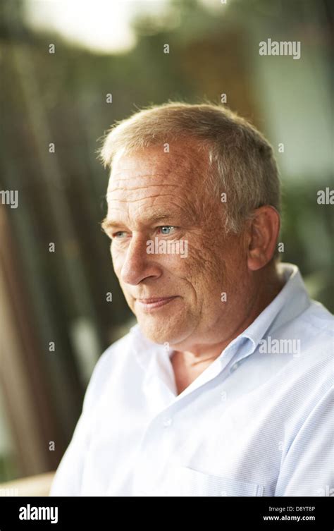 Portrait of a smiling man Stock Photo - Alamy