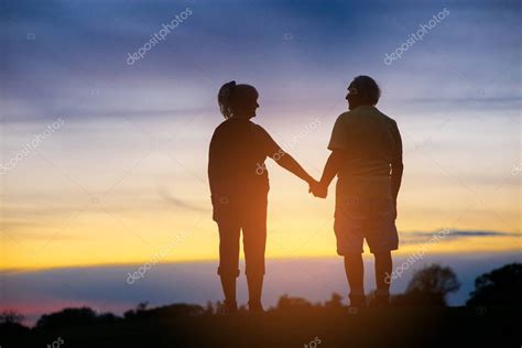 Two People Holding Hands Silhouette - pic-nugget