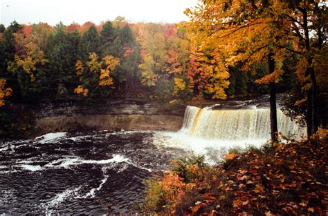 Stunning U.S. waterfalls everyone should see in their lifetime