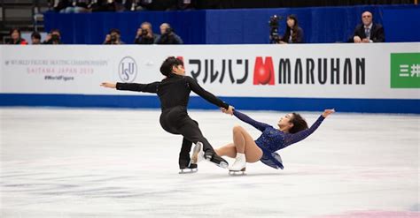 Sui Wenjing and Han Cong perform their pairs free skate