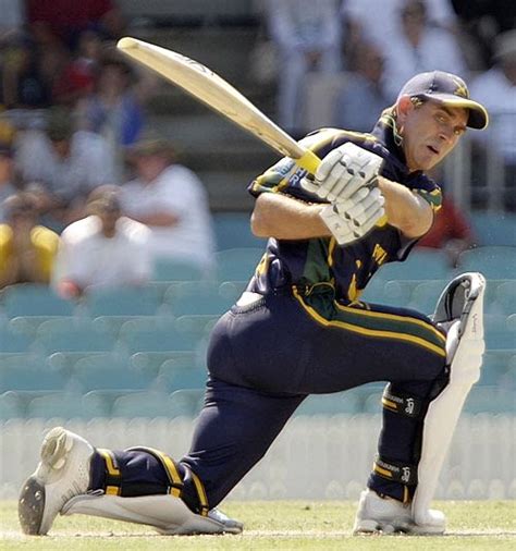 Justin Langer sweeps during his half-century | ESPNcricinfo.com