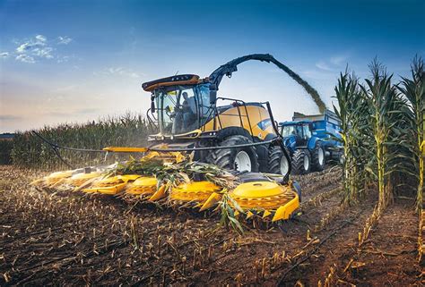 New Holland Agriculture Expands Forage Harvester Lineup with FR920 Forage Cruiser | NHAG