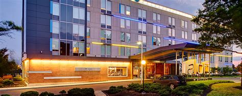 Philadelphia Airport Hotels near South Philadelphia | Aloft ...