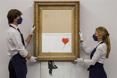 Lucrarea „Love is in the Bin”, de Banksy, a fost vândută pentru suma ...