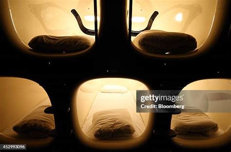 18 Inside Nine Hours Capsule Hotel At Narita Airport Stock Photos, High ...