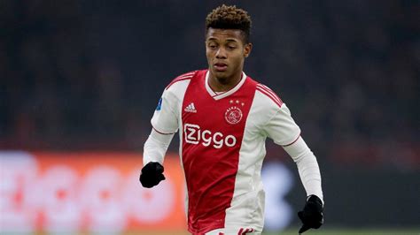 Liverpool FC transfer news: Arsenal interested in David Neres