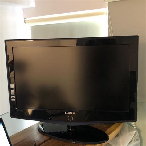 SAMSUNG 32" LCD TV for Sale (used 10 year old), TV & Home Appliances ...