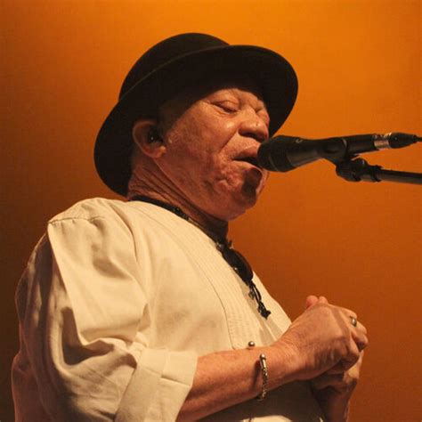 Salif Keïta: albums, songs, playlists | Listen on Deezer