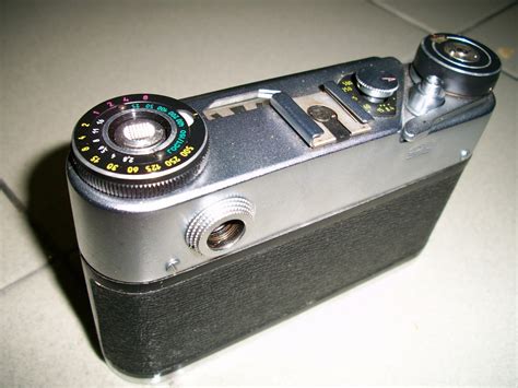 collectible items: Vintage camera (need help - do not know the brand)