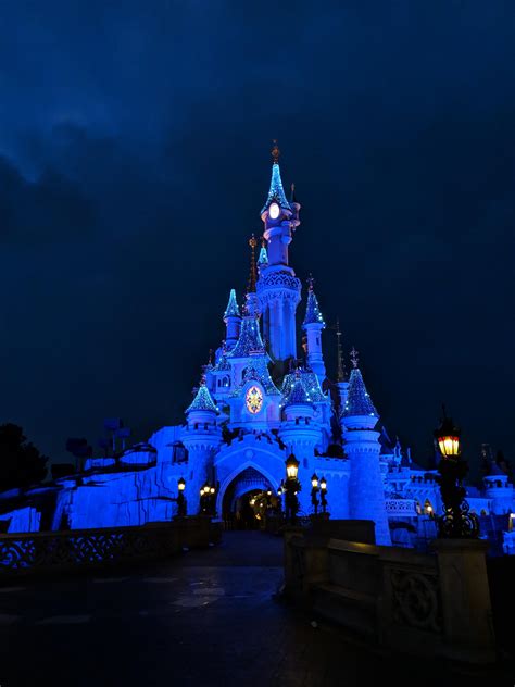 Disneyland Paris' Sleeping Beauty Castle by night | Sleeping beauty castle, Disneyland paris ...