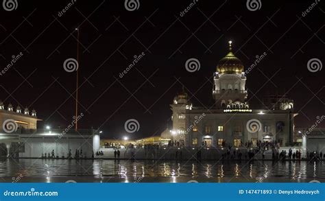 Gurudwara Bangla Sahib in the Night Stock Video - Video of night, gold ...