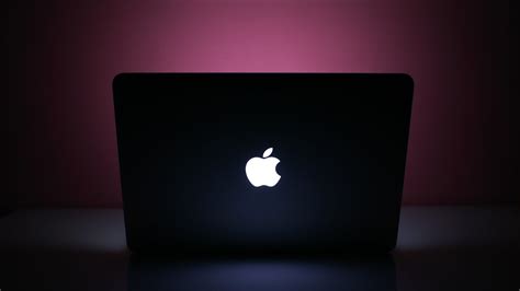 The glowing apple logo may return on future MacBooks - ITZone