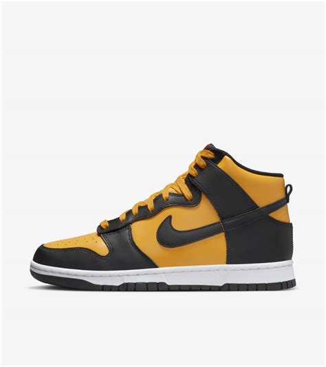 Dunk High 'University Gold and Black' (DD1399-700) Release Date. Nike SNKRS