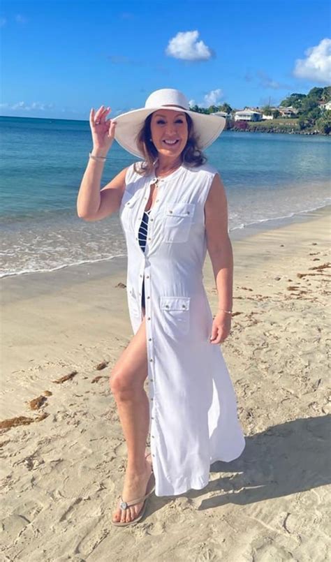 Jane McDonald, 58, wows as she flaunts ageless figure in swimsuit on trip to Caribbean ...