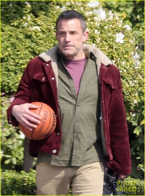 Ben Affleck Carries a Basketball on Set of 'The Accountant 2': Photo 5025905 | Ben Affleck ...