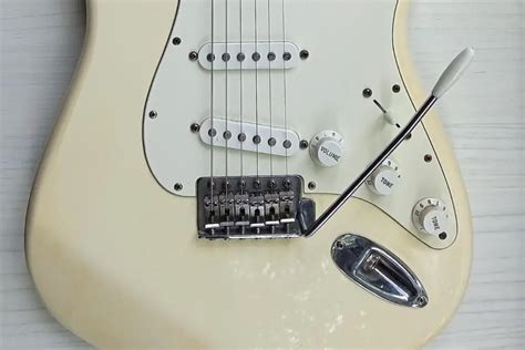 Tremolo vs Vibrato: What Guitarists Need to Know - roundtable audio